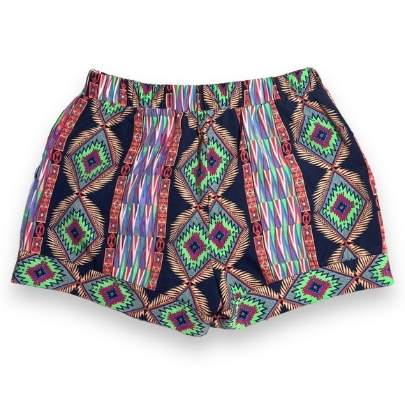 Pink Rose Tribal Print Shorts Size XS - Picture 2 of 3